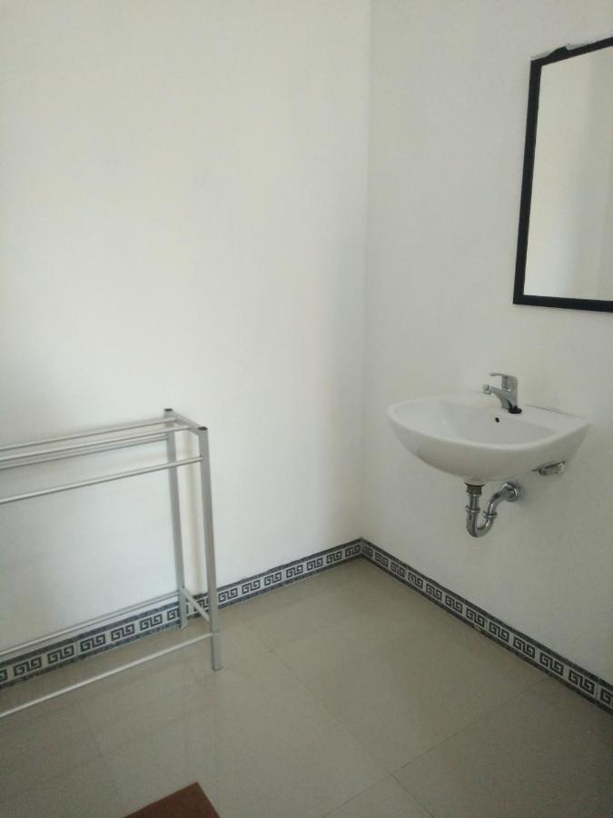 Yudis Homestay Toyapakeh Esterno foto
